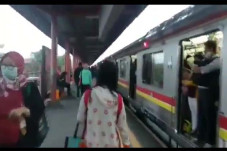 Gangguan Commuter Line,...