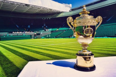 Tenis Inggris Tak Rugi...
