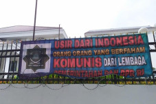 6 Spanduk Tolak PKI...