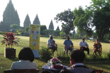 Candi Prambanan dan...