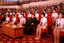 Istri Kim Jong-un Digambarkan...