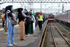 Ingin Gunakan Kereta...