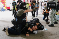 Hong Kong Tangkap Seorang...