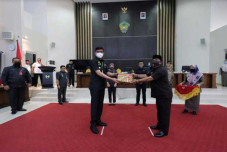 Bupati Serahkan Ranperda...
