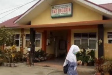 Mengintip SMP 6 Rachel,...