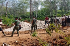 Ratusan Prajurit Mulai...