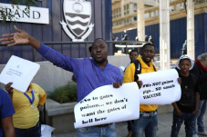 Demonstran Tolak Afrika...