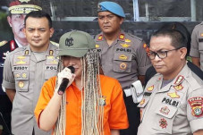 8 Artis yang Diciduk...