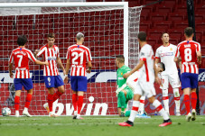 Menang Telak atas Mallorca,...