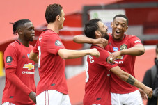 Manchester United Naik...