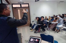 Banyak Lembaga Pendidikan...