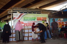Warga Bedeng Tambakrejo...