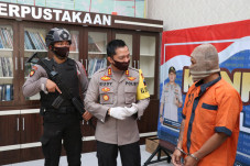 Bebas Bersyarat, Mantan...