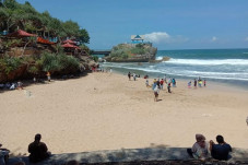 Ribuan Wisatawan Mulai...