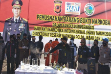 Pengedar Narkoba Pakai...