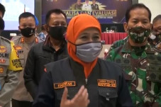 COVID-19 di Jatim Menggila,...