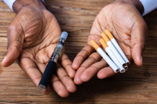 Merokok dan Nge-Vape...