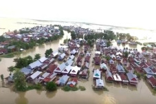 Banjir Bandang Terjang...