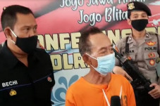Pisah Ranjang dengan...