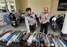 Bikin Polusi Suara,...