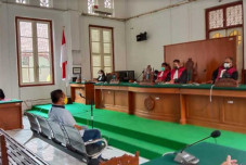 Fitnah Koleganya di...