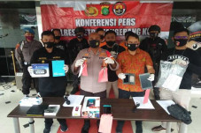 Polisi Tembak Dua Pelaku...