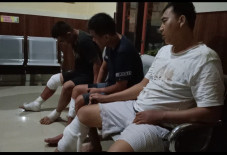 Tiga Perampok Mantan...