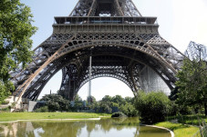 Teras Menara Eiffel...