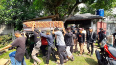 Pendiam dan Sangat Dekat...
