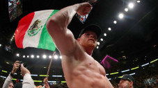 Canelo Cari Petarung...