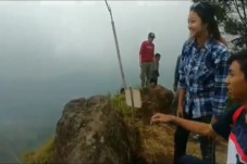 Menikmati Sensasi Keindahan...