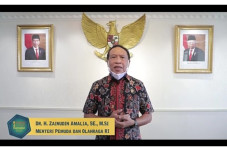 Kemenpora Beri Penghargaan...