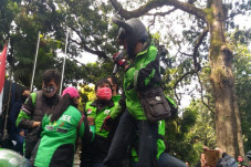 Selain Tuntut Izin Angkut...