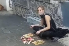 Cewek Amerika Depresi...