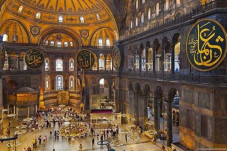 Menyikapi Hagia Sofia...
