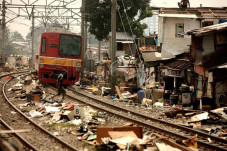 Bongkar Puluhan Bangunan...