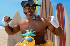 Mike Tyson Akan Duel...