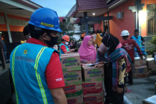 Beri Bantuan Rp160 Juta,...
