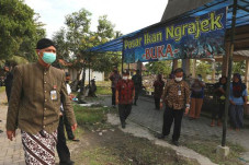Ratakan Pembangunan,...