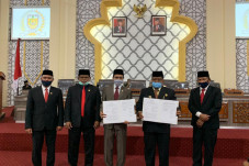 Semua Fraksi Dewan Menerima...