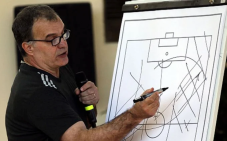 Marcelo Bielsa, di Balik...