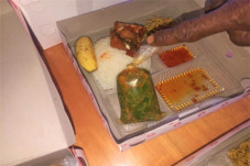 Idiih! Ditemukan Belatung...