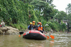 Warga Di Bantaran Sungai...