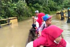 Banjir Terjang 2 Desa,...
