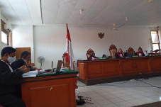 Hadir di Sidang Korupsi...