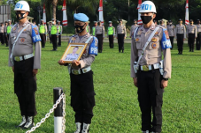 Melanggar Disiplin,...