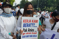 Ratusan Pekerja Hiburan...