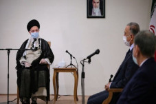Khamenei: Iran Tak Akan...