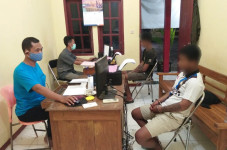 17 Smartphone dan Uang...