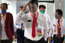 Husain Syam Dorong 10...